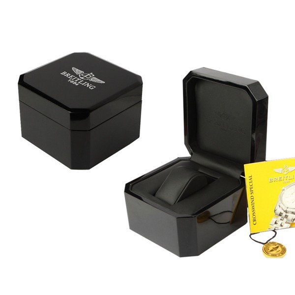 24 часа коробка. Breitling коробка для часов. Коробка от часов Breitling. Breitling шкатулка для часов. Часы в коробочке.
